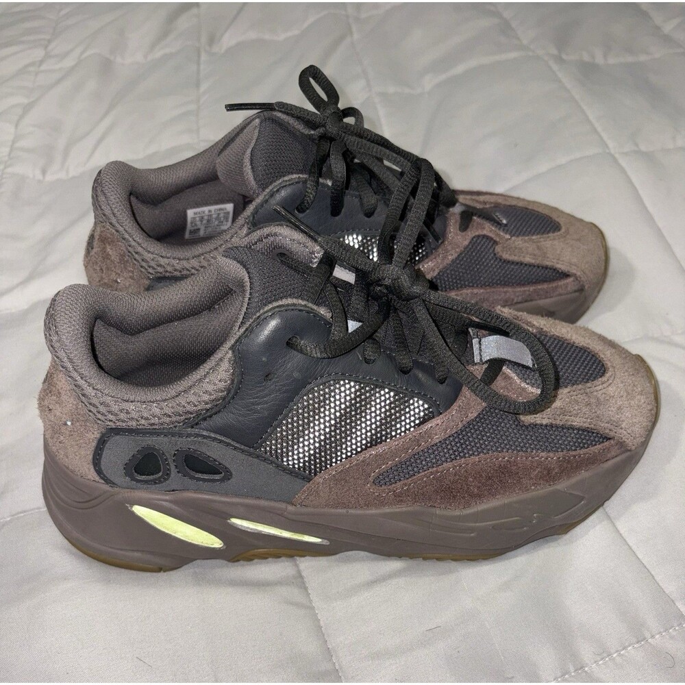Size 7.5 - adidas Yeezy Boost 700 V1 Mauve
